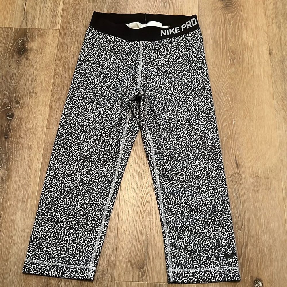 Nike pro leggings capri Size Small